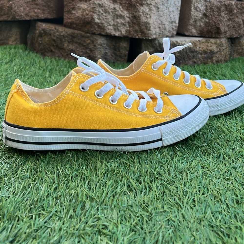 Chuck Taylor All Star Canvas Low-Top - Picture 3 of 9